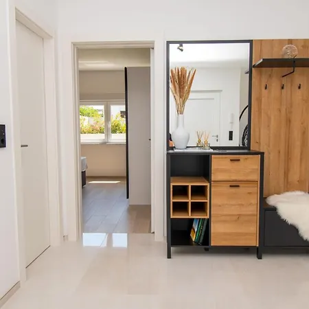 Mina With A Private Pool In Пула