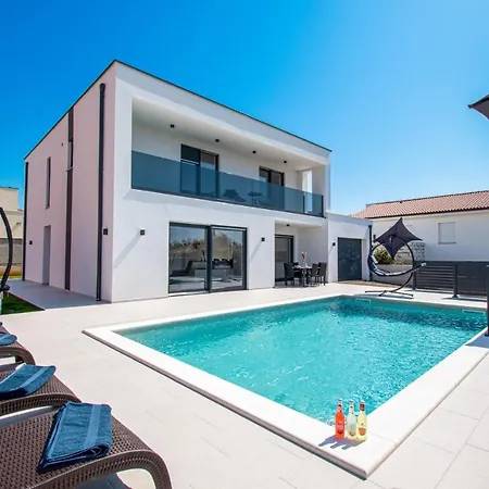 Mina With A Private Pool In