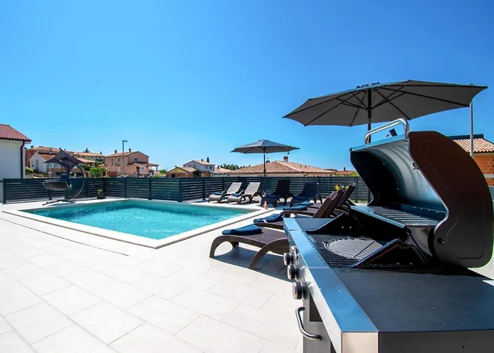 Mina With A Private Pool In Villa *
