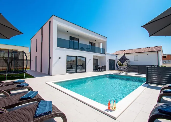Mina With A Private Pool In