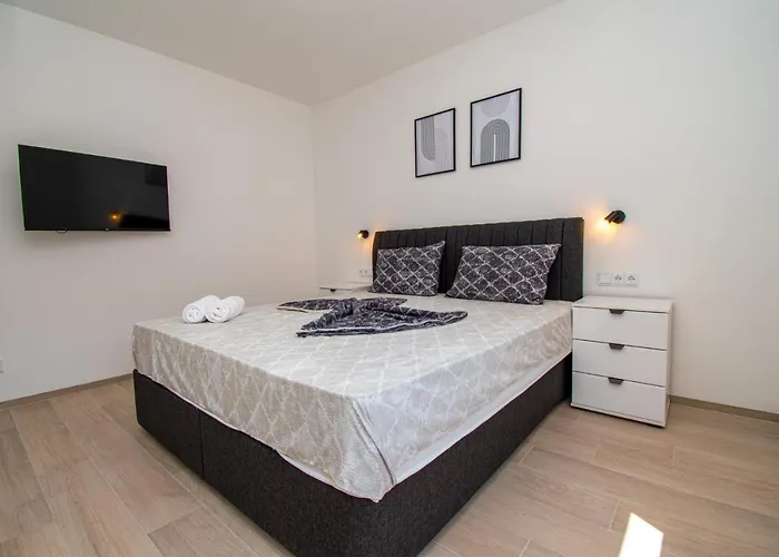 Mina With A Private Pool In Pula