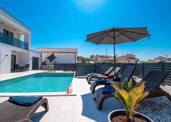 Mina With A Private Pool In * Pula