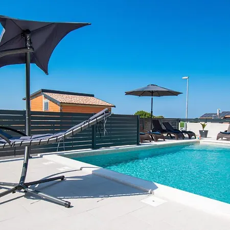 Mina With A Private Pool In