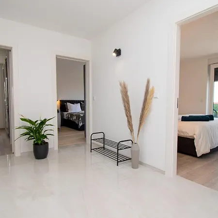 Mina With A Private Pool In Villa *