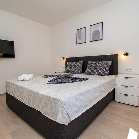 Mina With A Private Pool In Pola