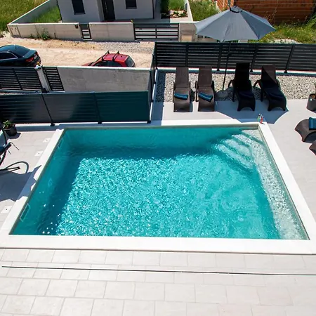 Mina With A Private Pool In