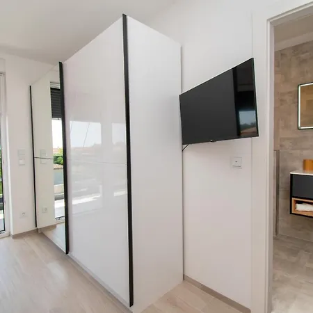 Mina With A Private Pool In * Pola