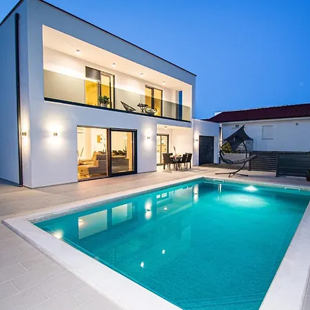 Mina With A Private Pool In Villa Pula