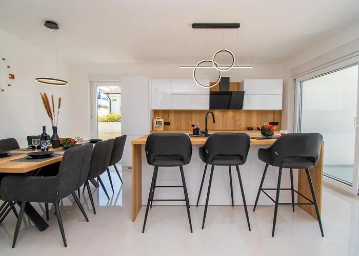 Mina With A Private Pool In Pula