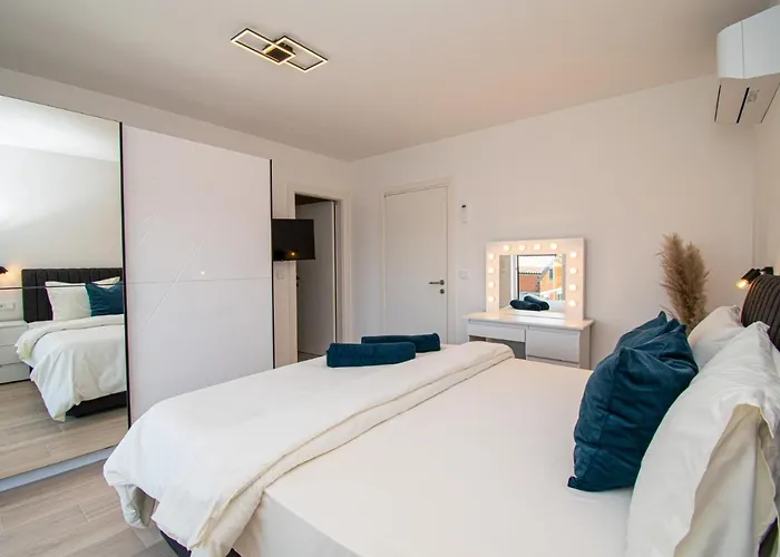 Mina With A Private Pool In Pula