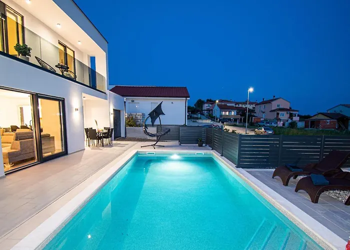 Mina With A Private Pool In * Pula