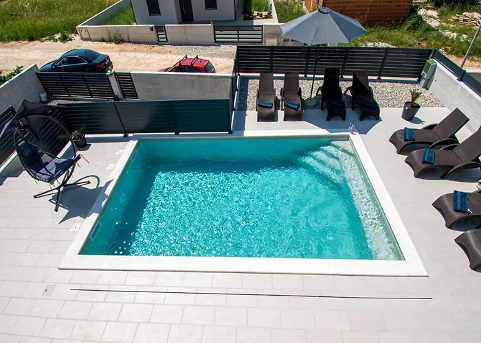 Mina With A Private Pool In