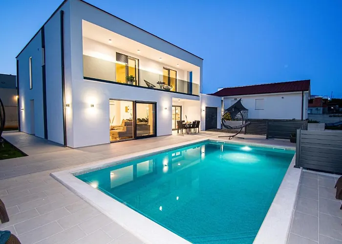 Mina With A Private Pool In Villa Pula