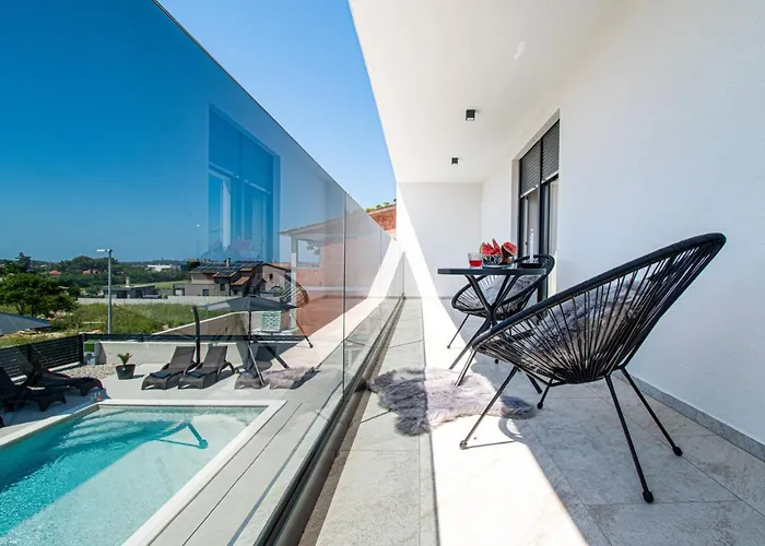 Mina With A Private Pool In Vila *